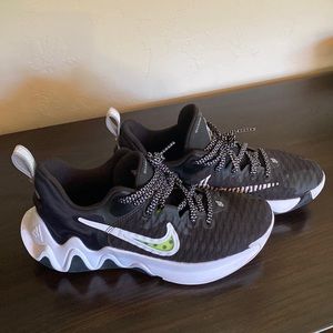 Nike Used like new Giannis Antetokounmpo basketball shoes